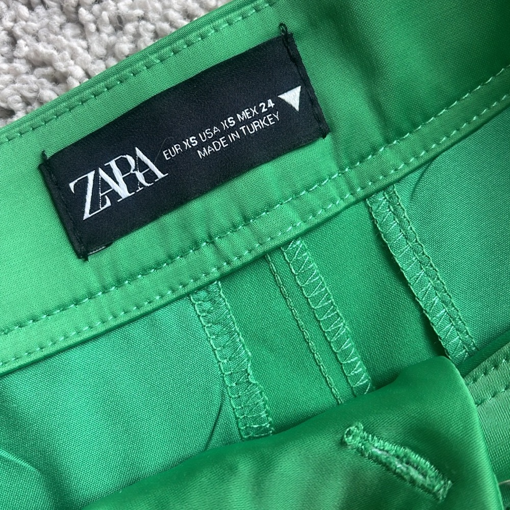 Shorts - Picture 3 of 4